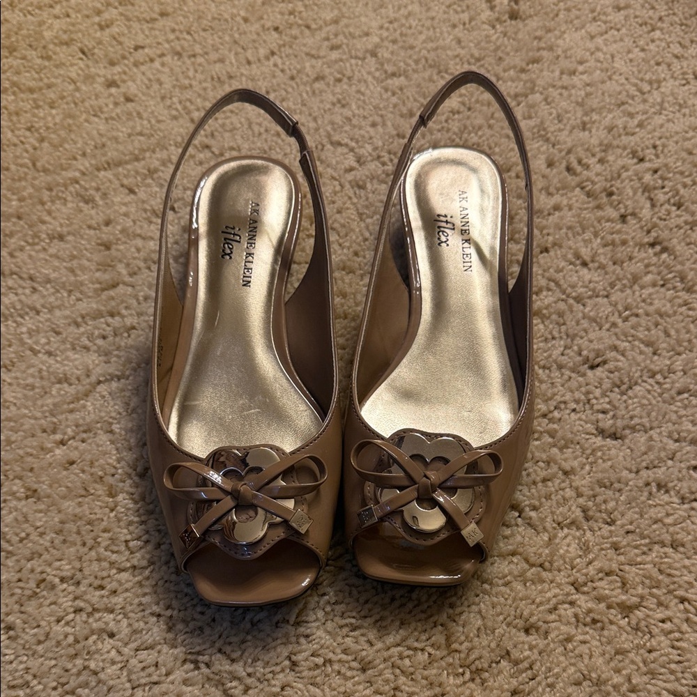 Anne Klein iflex Tan Peep-Toe Slingback Heels with gold accents - Picture 4 of 8
